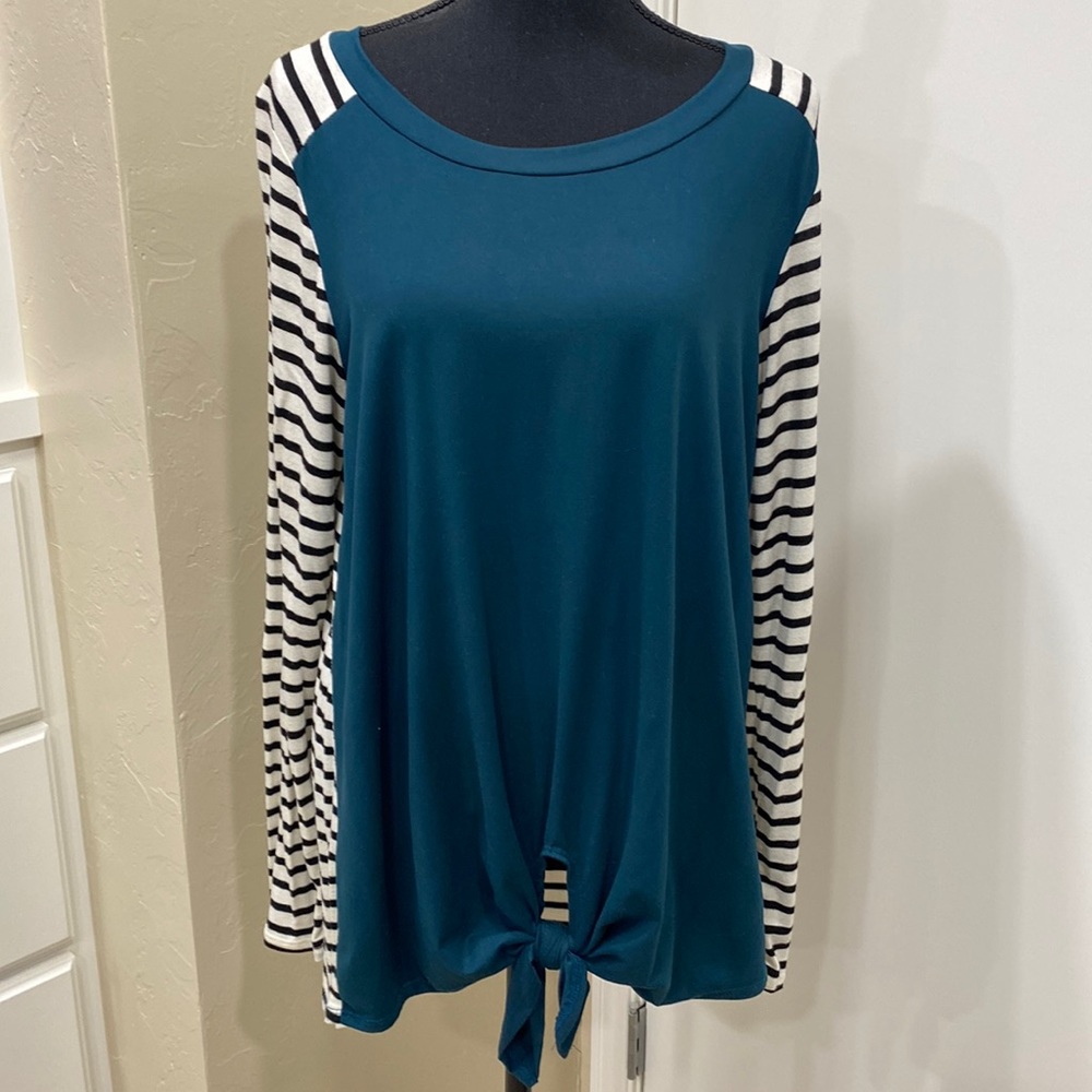 Sun n Moon teal top- size large
